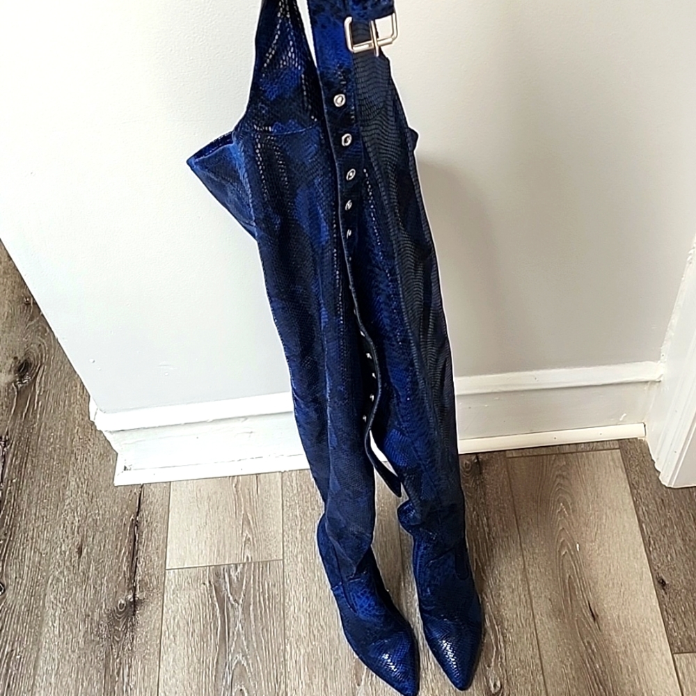 Akira Azalea Wang Westloop Dark Blue Snake boots